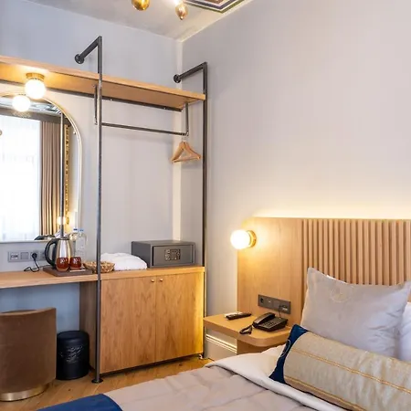 Balo Hotel