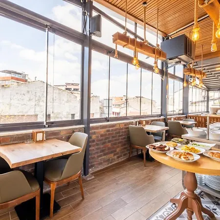 Balo Istambul
